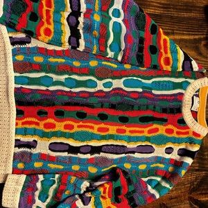 COOGI Red and Green Crewneck Sweater with Bold Pattern